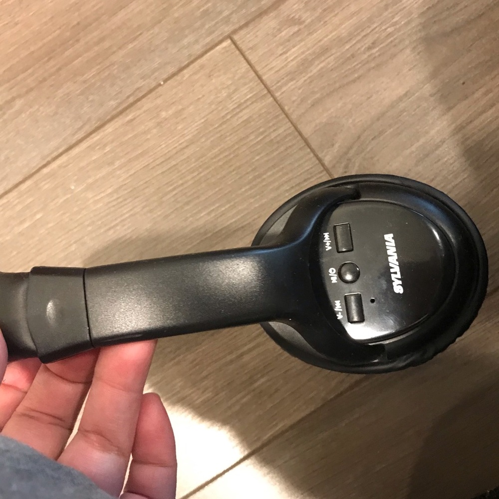 Sylvana black headphones